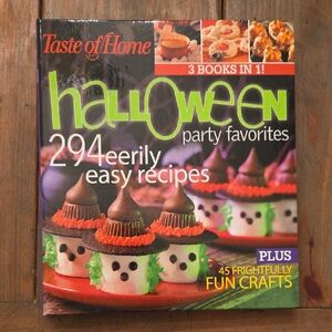Taste of Home Halloween Party Favorites Cookbook w/ 294 Easy Recipes,45 Crafts